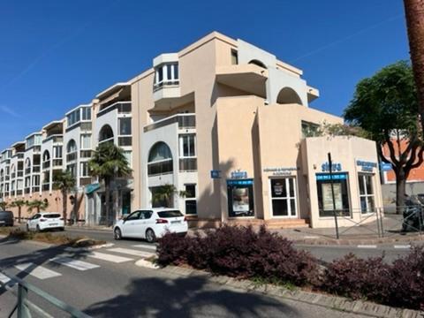 T2! 3 Ou 4 Personnes Centre Ville Neuf Avec Garage Sanary-sur-Mer Buitenkant foto