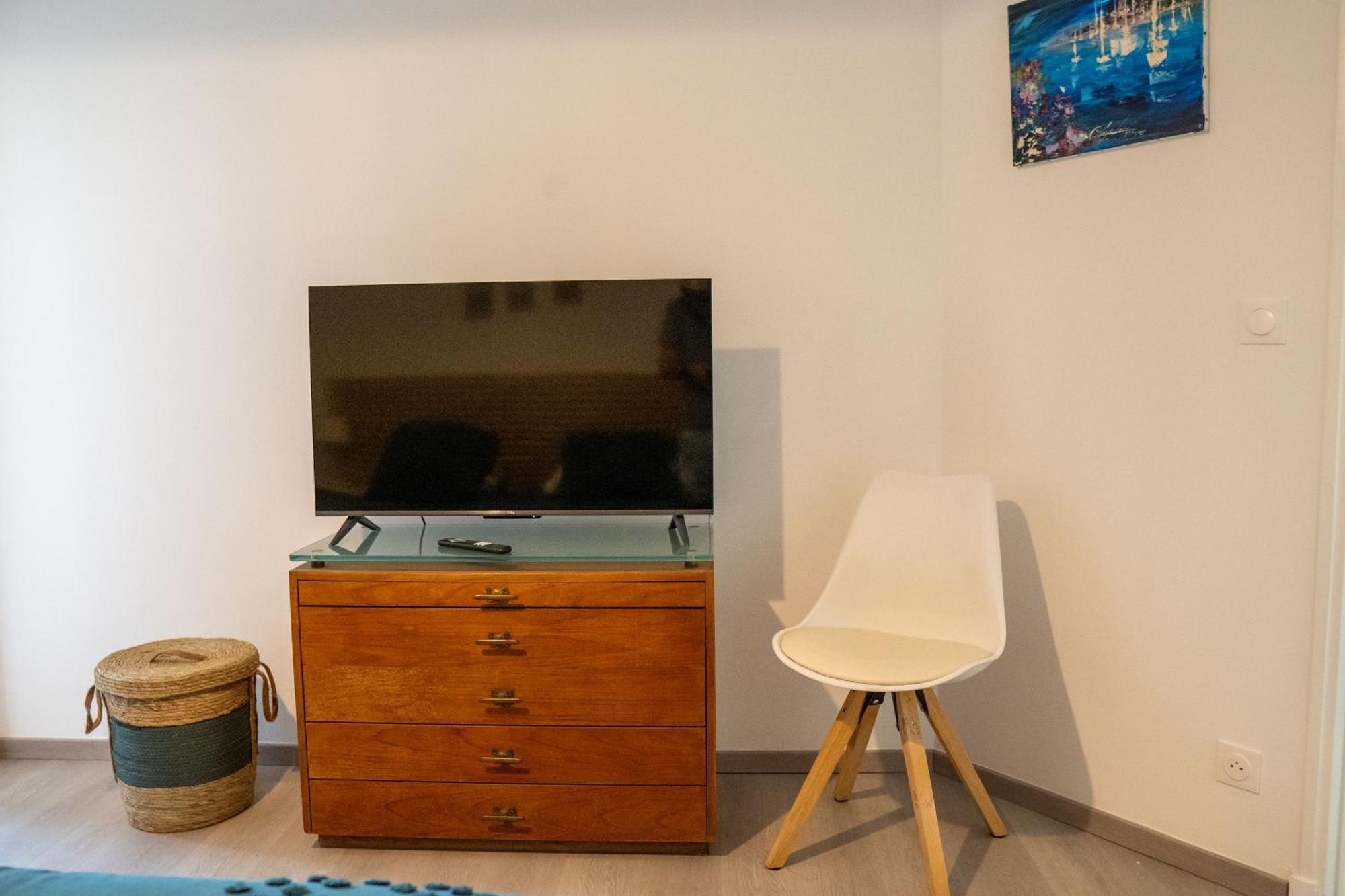 T2! 3 Ou 4 Personnes Centre Ville Neuf Avec Garage Sanary-sur-Mer Buitenkant foto