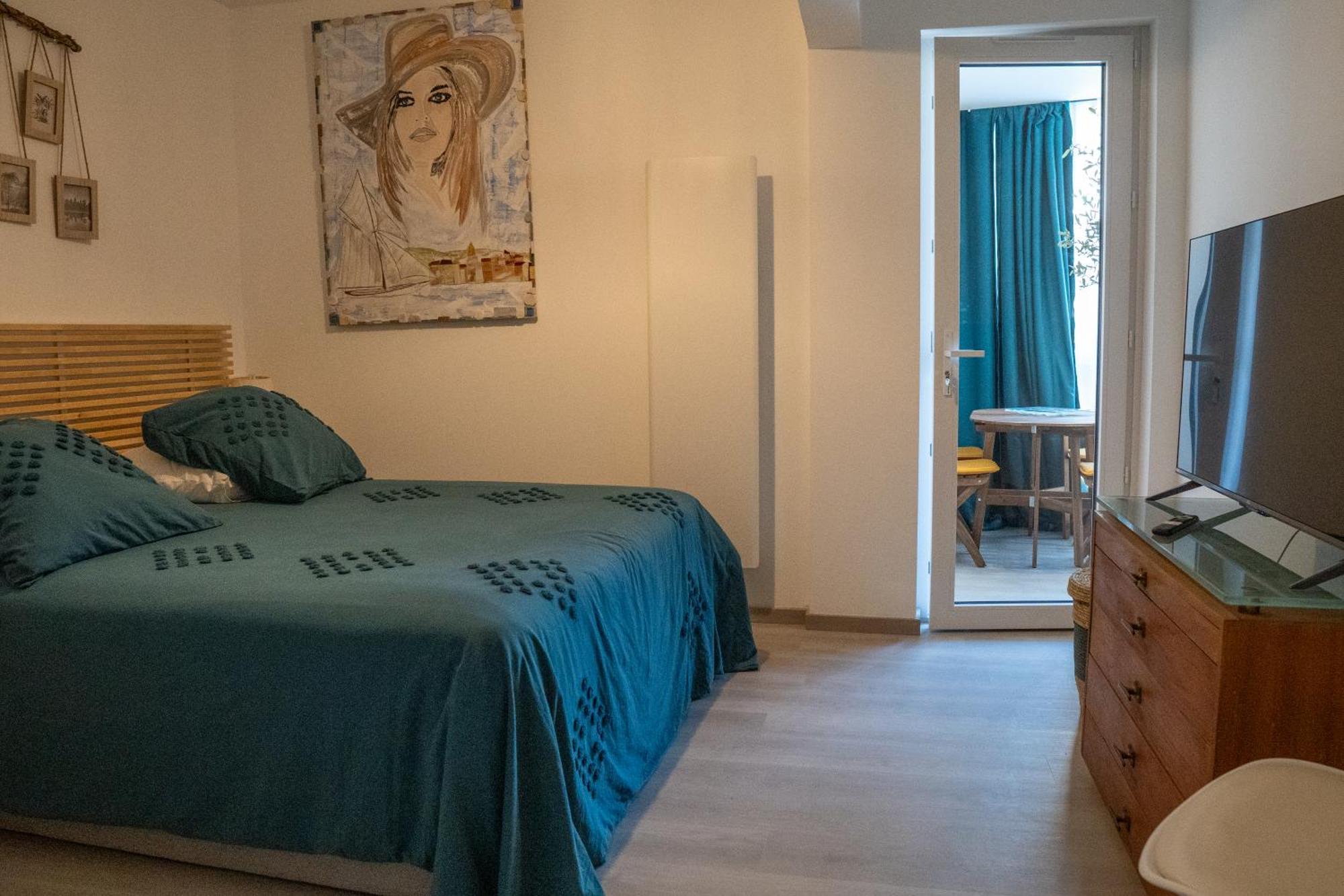 T2! 3 Ou 4 Personnes Centre Ville Neuf Avec Garage Sanary-sur-Mer Buitenkant foto