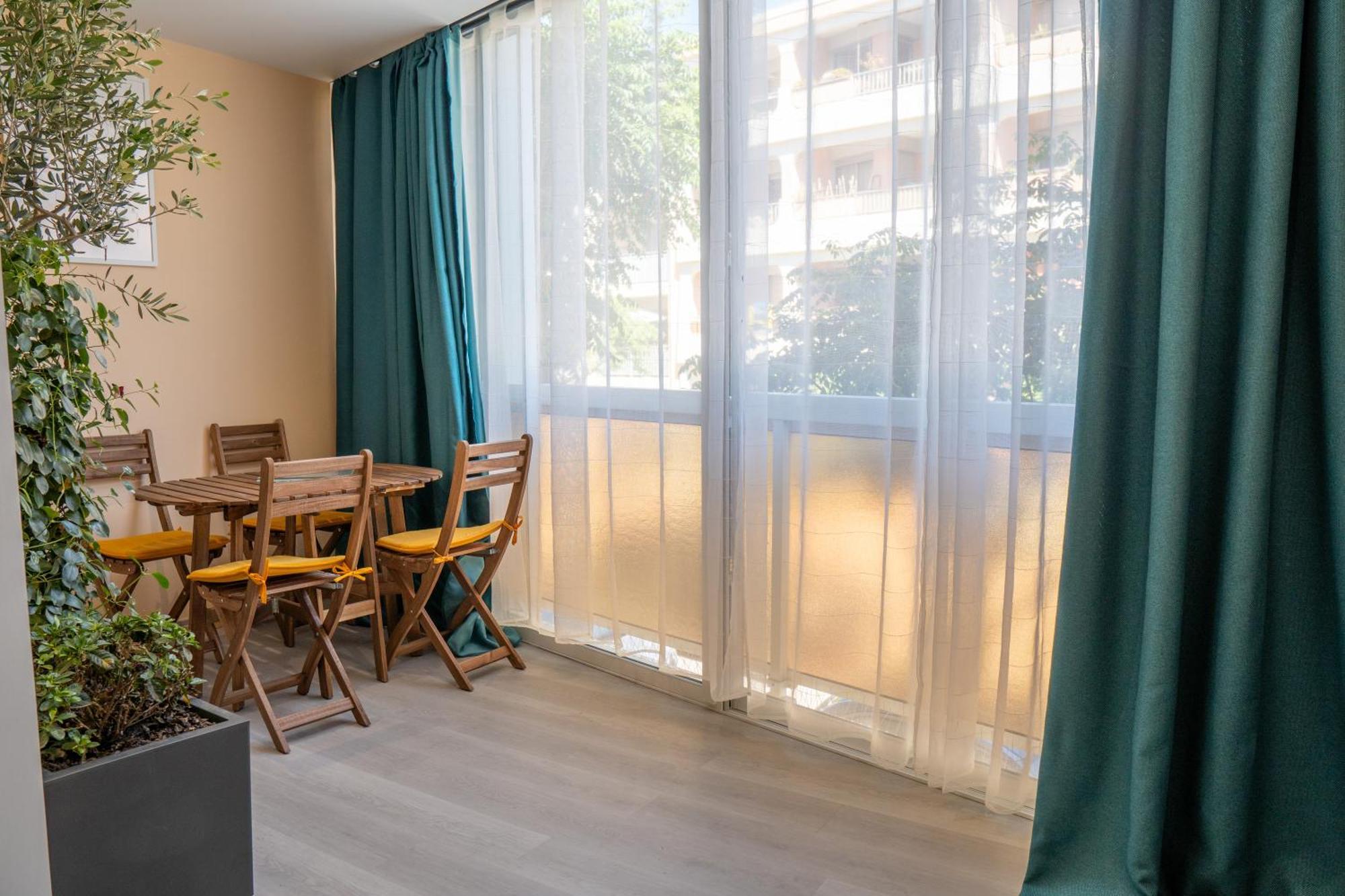 T2! 3 Ou 4 Personnes Centre Ville Neuf Avec Garage Sanary-sur-Mer Buitenkant foto