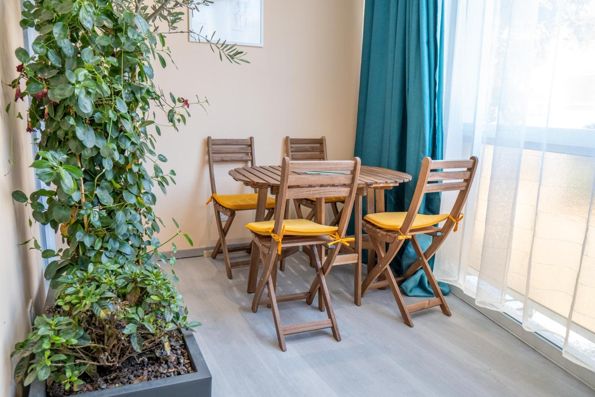 T2! 3 Ou 4 Personnes Centre Ville Neuf Avec Garage Sanary-sur-Mer Buitenkant foto